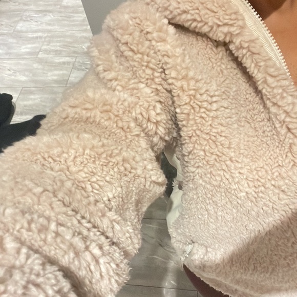 Size xs tna Sherpa hooded jacket. Lined for extra warmth . Never really worn. - Picture 2 of 7